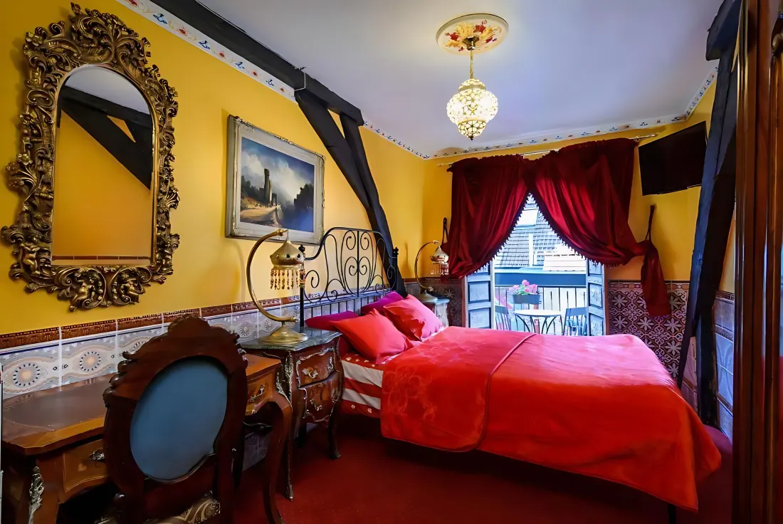 Double or twin room with elegant Louis XV style at Hotel Mozart Brussels